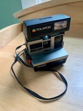 Vintage 1980s Polaroid Sun 600 LMS Instant Film Camera w Pack of Film